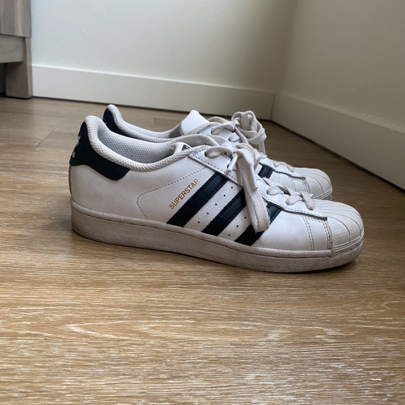 ADIDAS Superstar Sneaker (Women) 7.5 - Picture 1 of 5